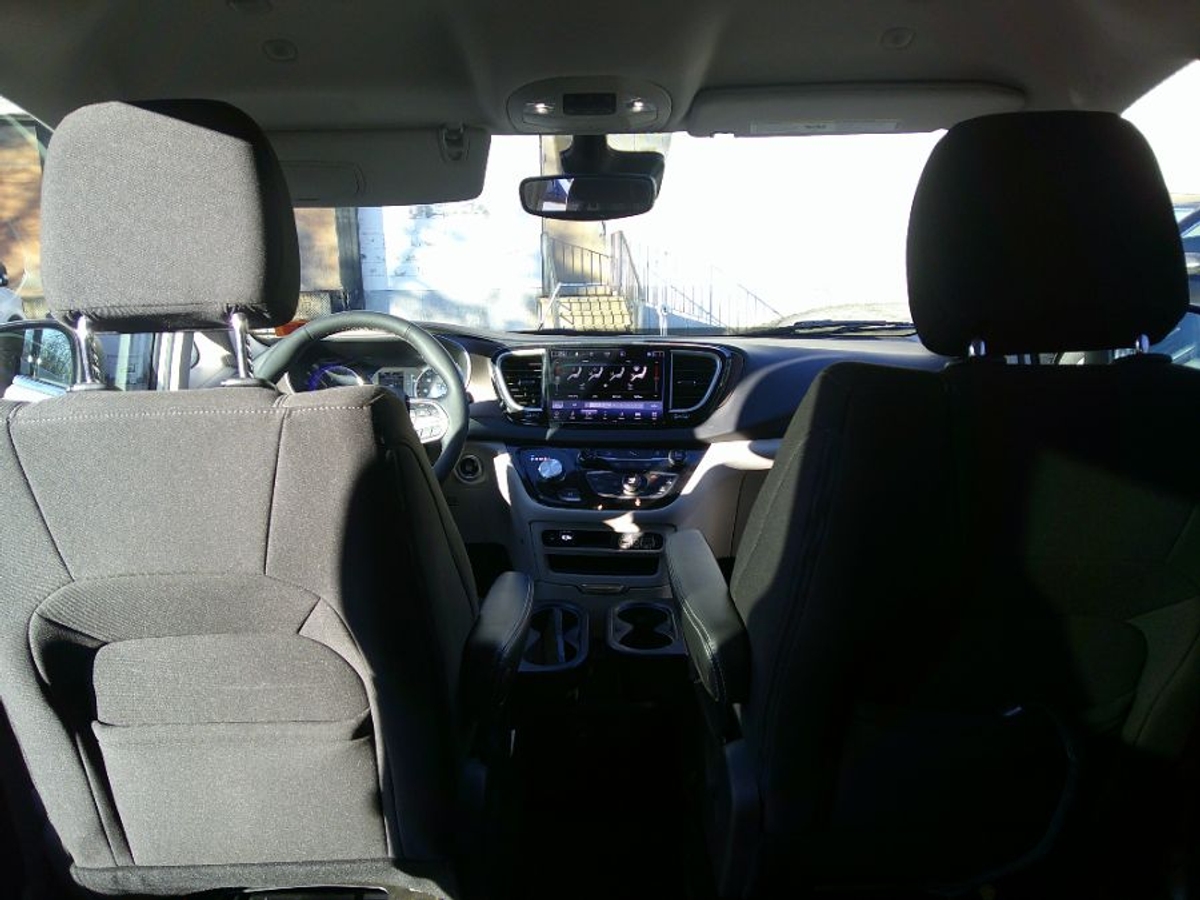 2023 CHRYSLER VOYAGER - Image 12