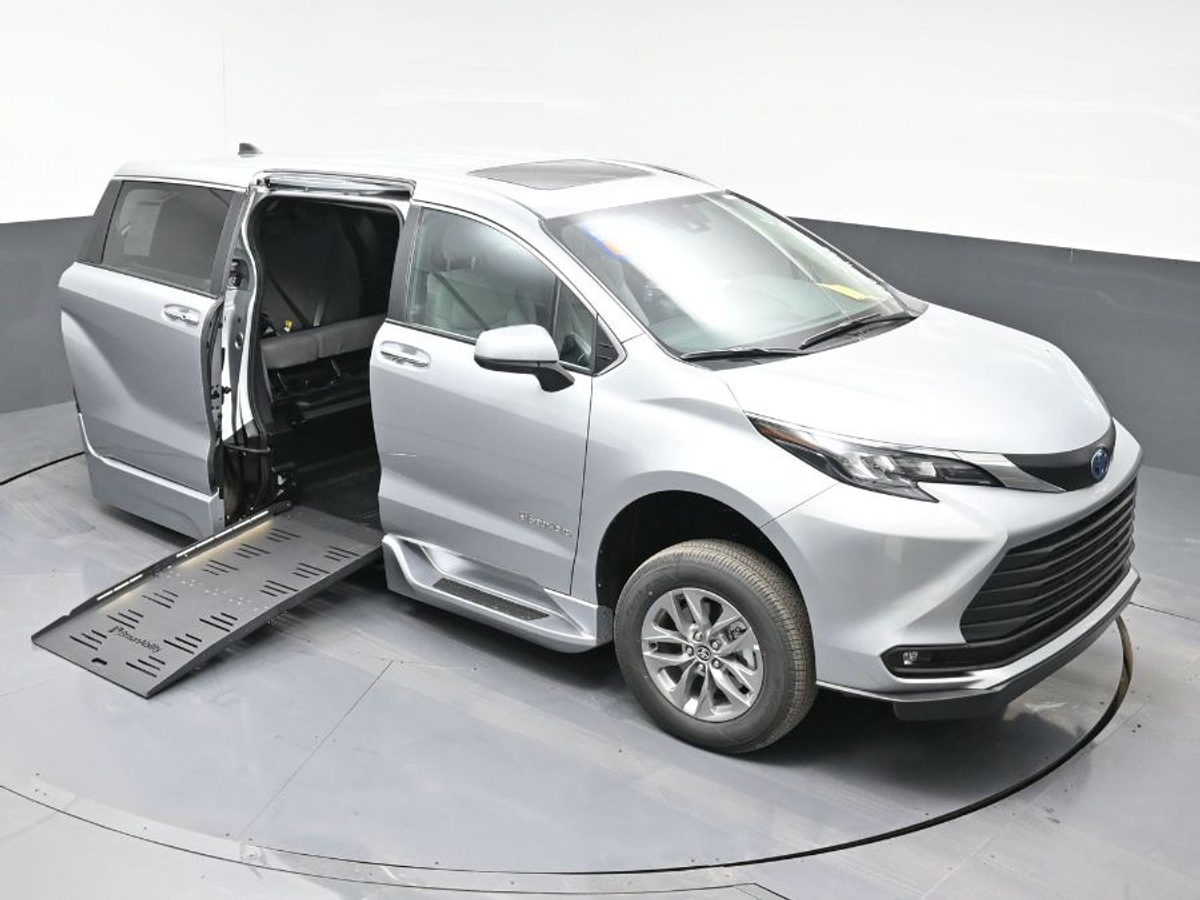 2025 TOYOTA SIENNA - Image 23