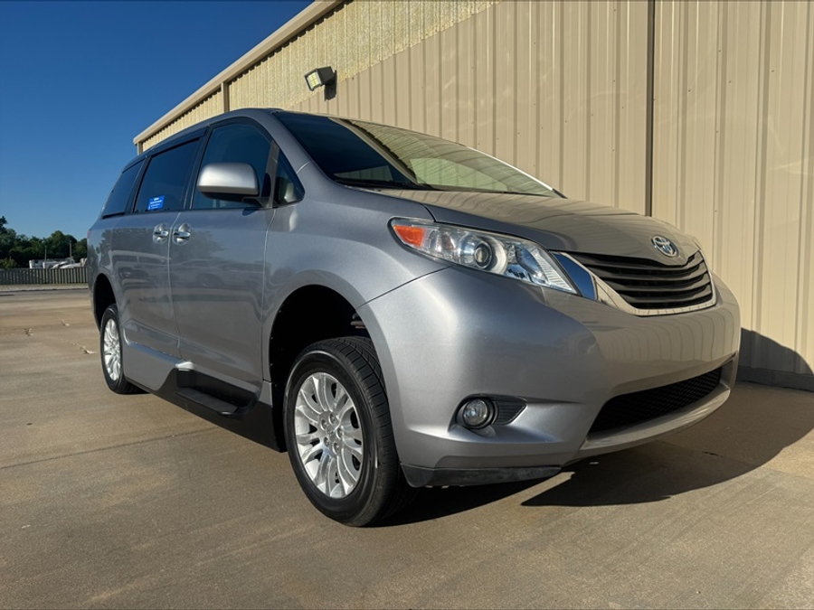 Used 2013 Toyota Sienna XLE - VMI Side Entry Entry In Floor Automatic Ramp
