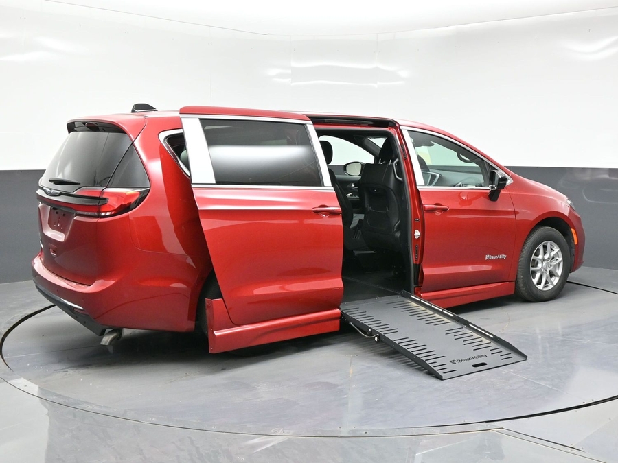 2026 Chrysler Pacifica's photo