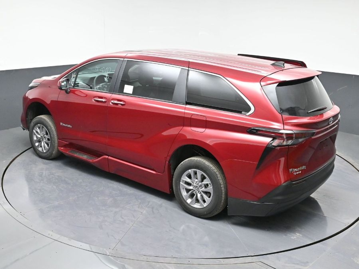 2025 TOYOTA SIENNA - Image 9