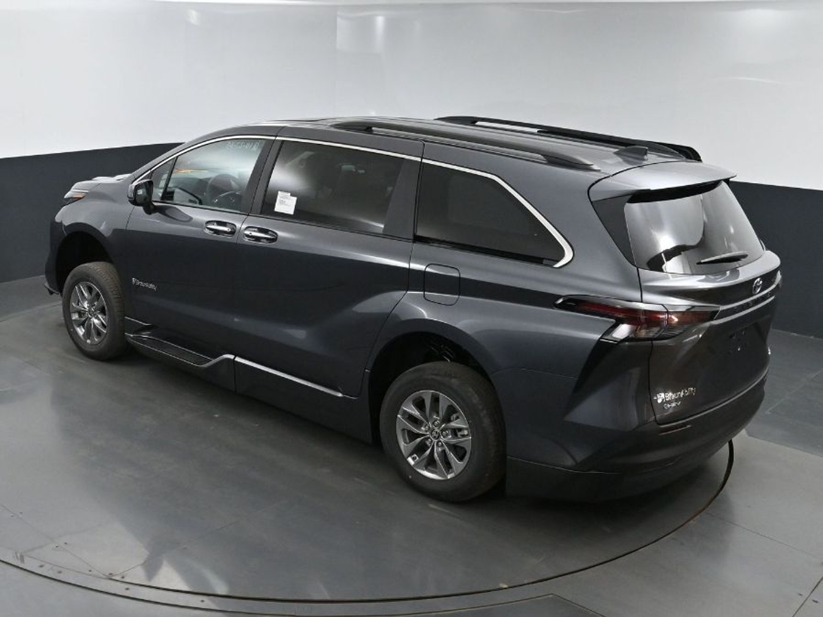 2025 TOYOTA SIENNA - Image 25