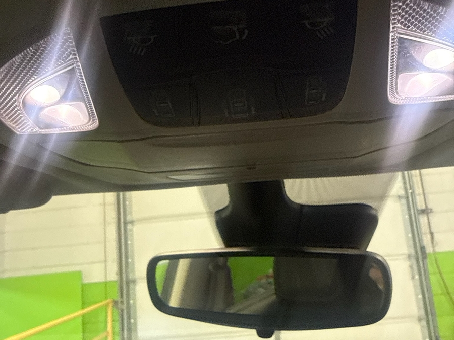 Black Chrysler Pacifica image number 9