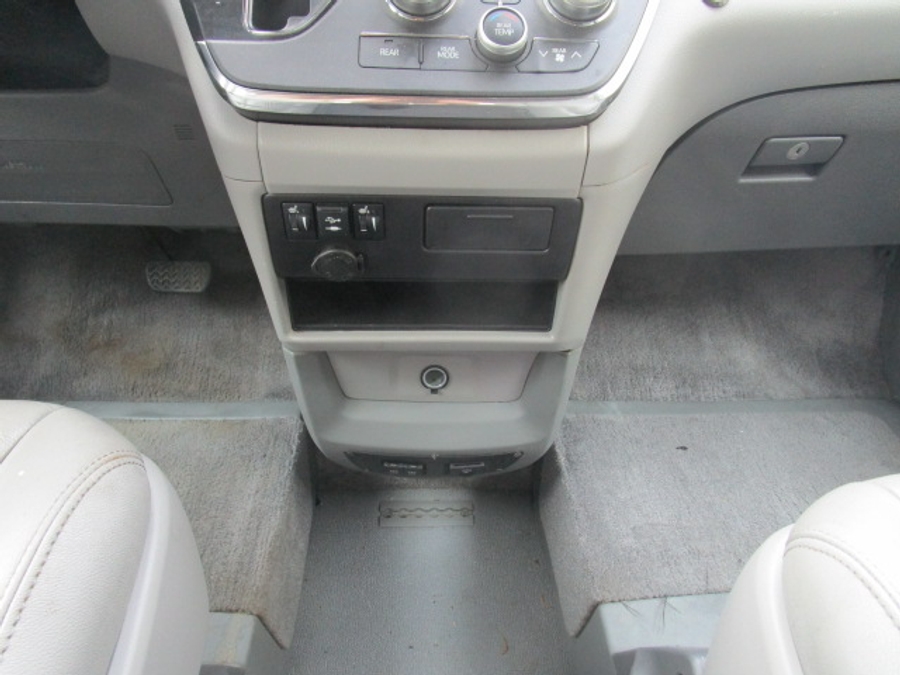 Used 2018 Toyota Sienna XLE Base - VMI Side Entry Entry In Floor Automatic Ramp