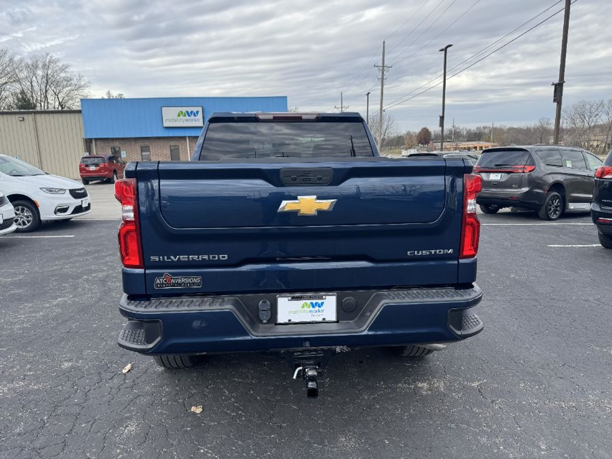 Blue Chevrolet Silverado 1500 image number 11