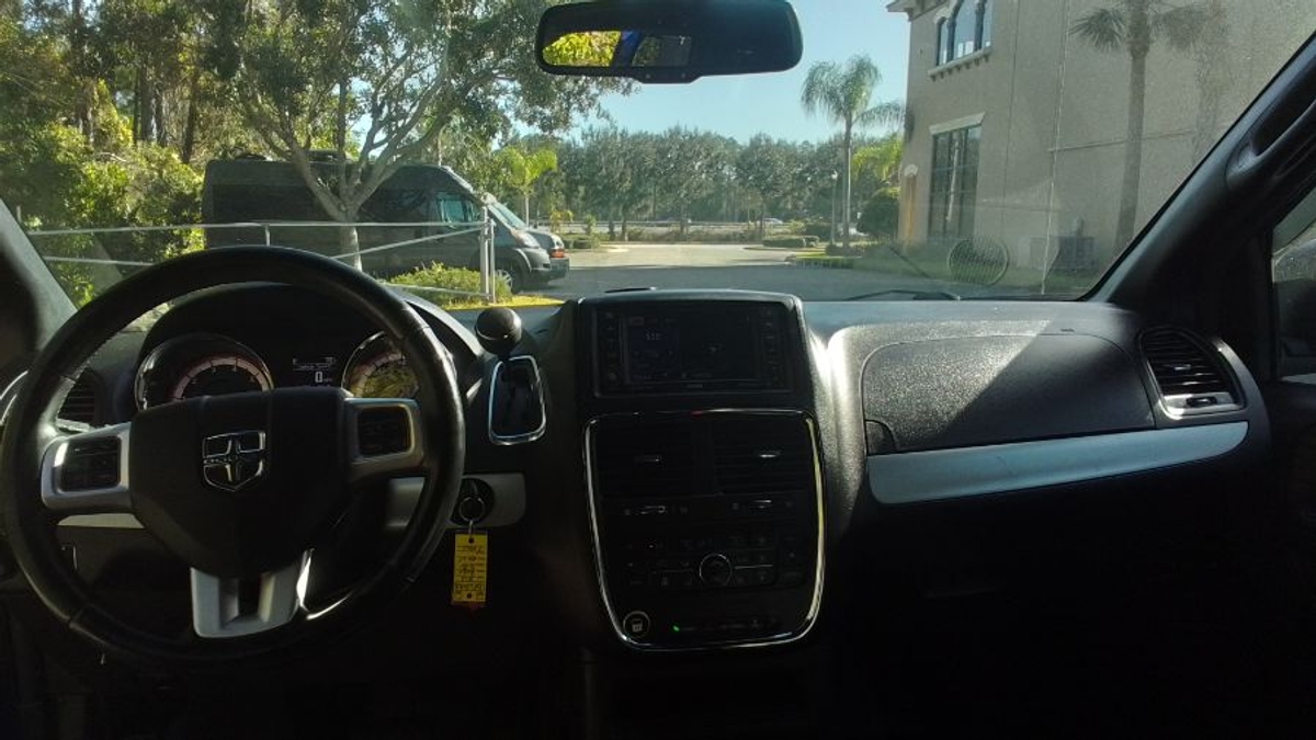 2013 DODGE GRAND CARAVAN - Image 12