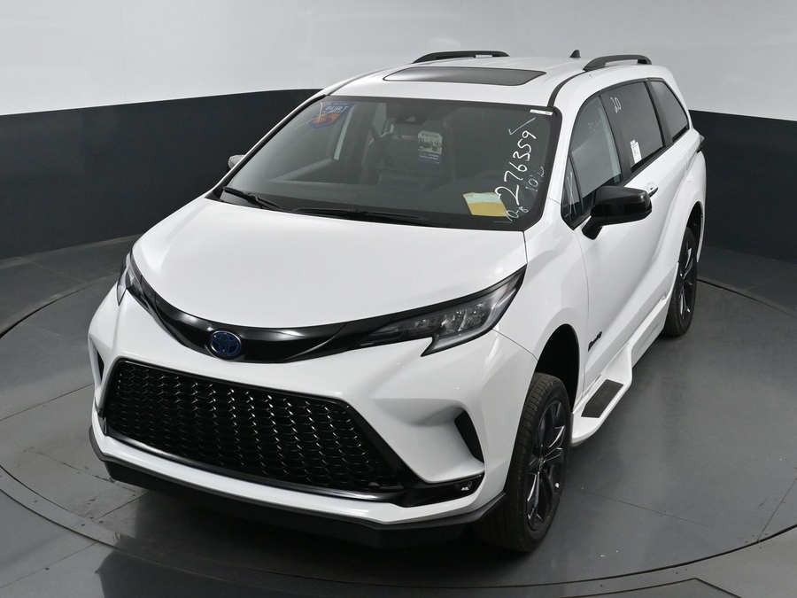 New 2025 Toyota Sienna Hybrid XSE - BraunAbility Side Entry Entry In Floor Automatic Ramp