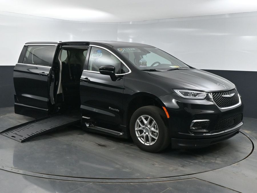 Used 2024 Chrysler Pacifica Touring L - BraunAbility Side Entry Entry Fold Out Automatic Ramp