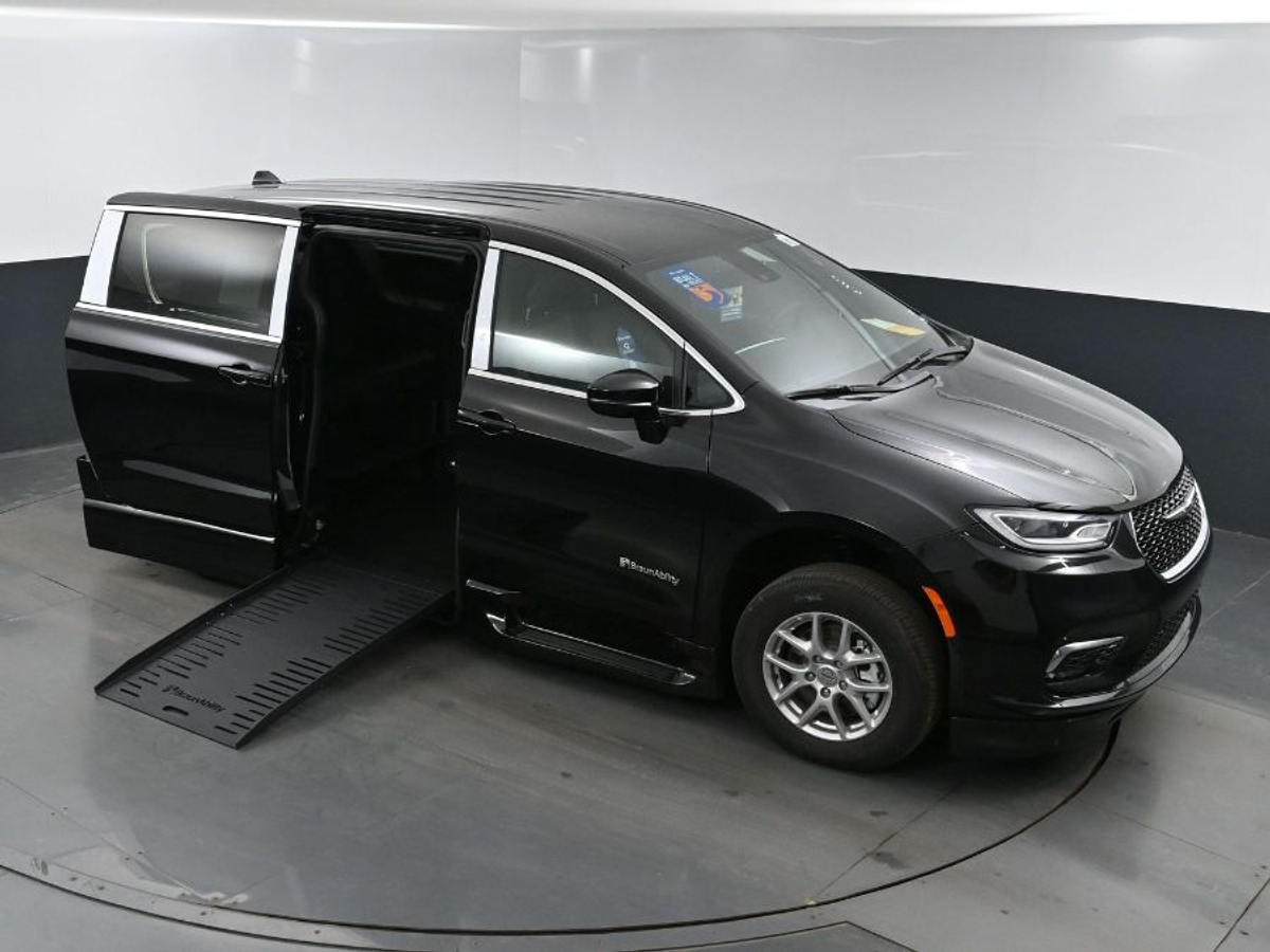 2025 CHRYSLER PACIFICA - Image 23