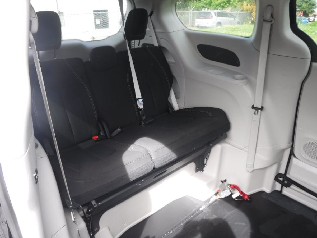 2023 CHRYSLER VOYAGER - Image 17