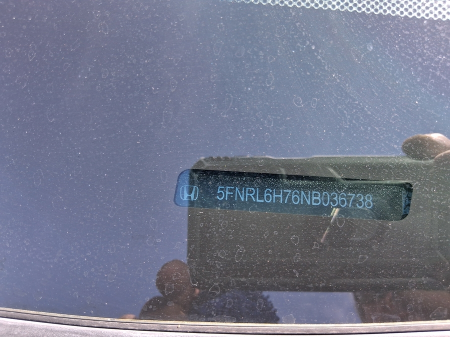 Grey Honda Odyssey image number 24