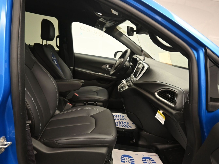 New 2027 Chrysler Pacifica Select Sport - BraunAbility Side Entry Fold Out Automatic Ramp