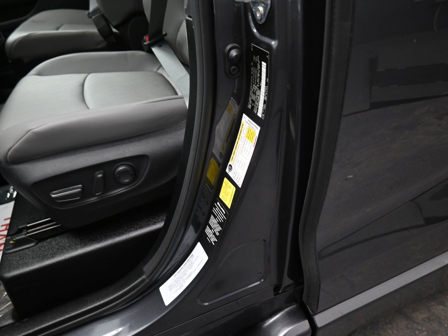 New 2025 Toyota Sienna Hybrid XLE Plus - BraunAbility Side Entry Entry Fold Out Automatic Ramp