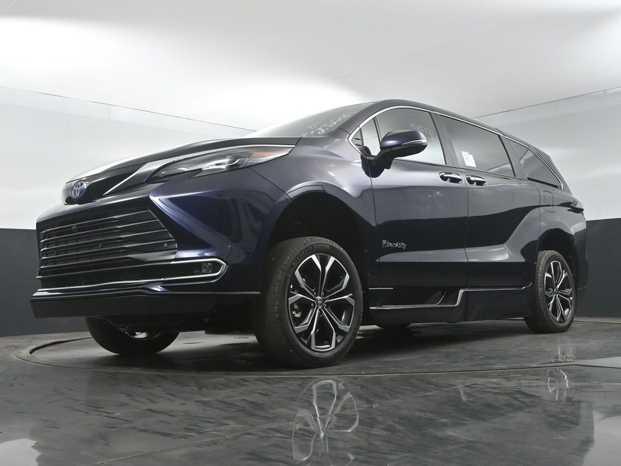 New 2025 Toyota Sienna Hybrid Platinum - BraunAbility Side Entry Entry In Floor Automatic Ramp