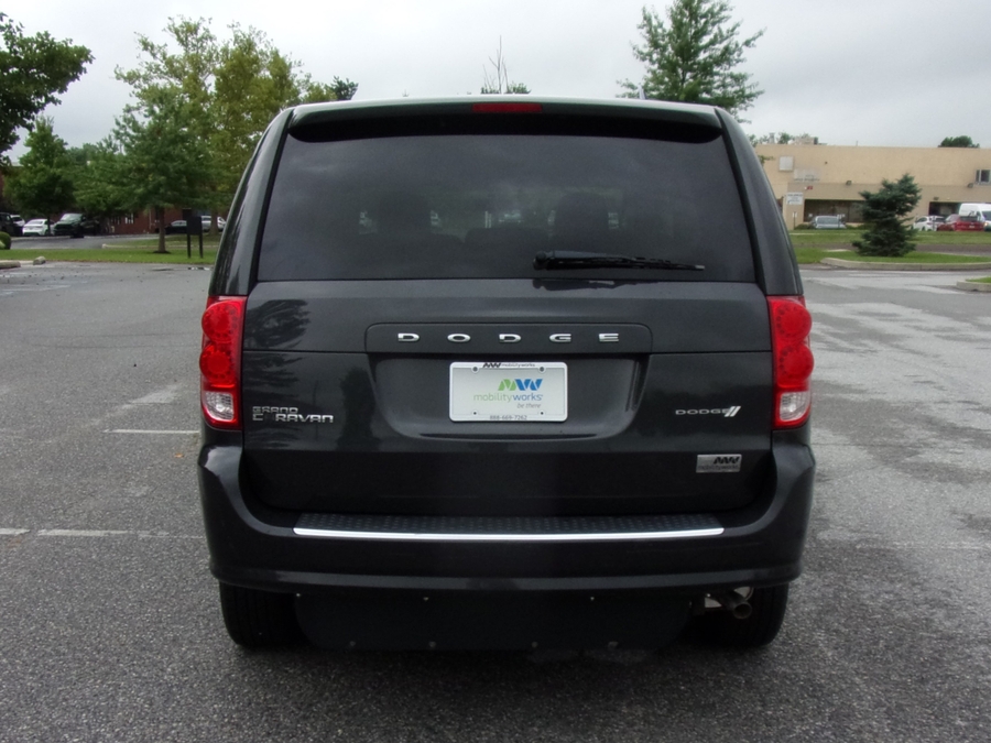 Grey Dodge Grand Caravan image number 5