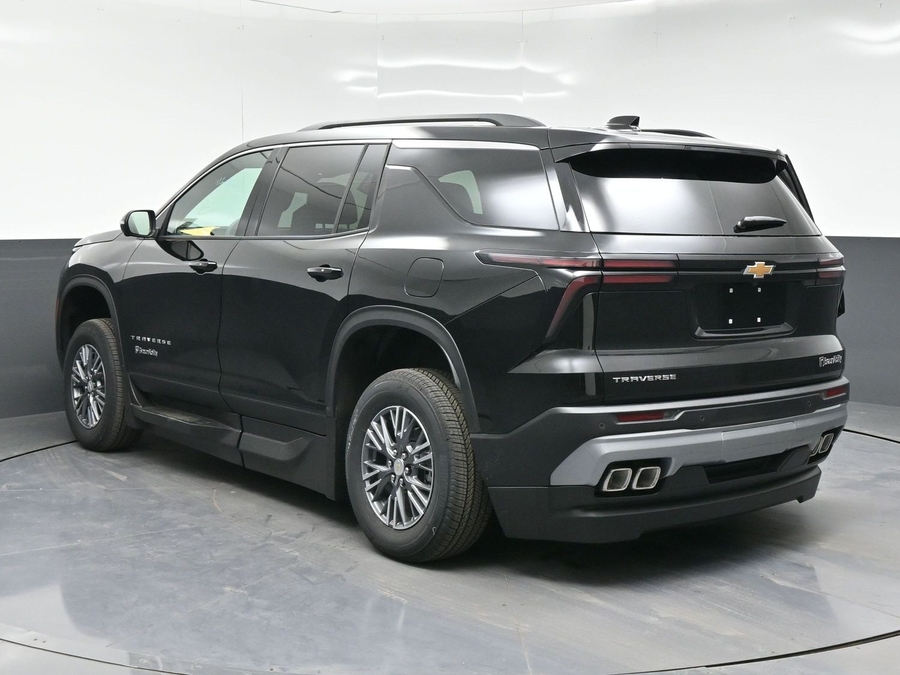 Black Chevrolet Traverse image number 4