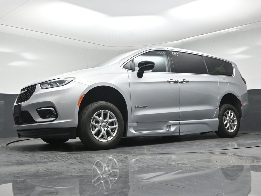 Used 2024 Chrysler Pacifica Touring L - BraunAbility Side Entry In Floor Automatic Ramp