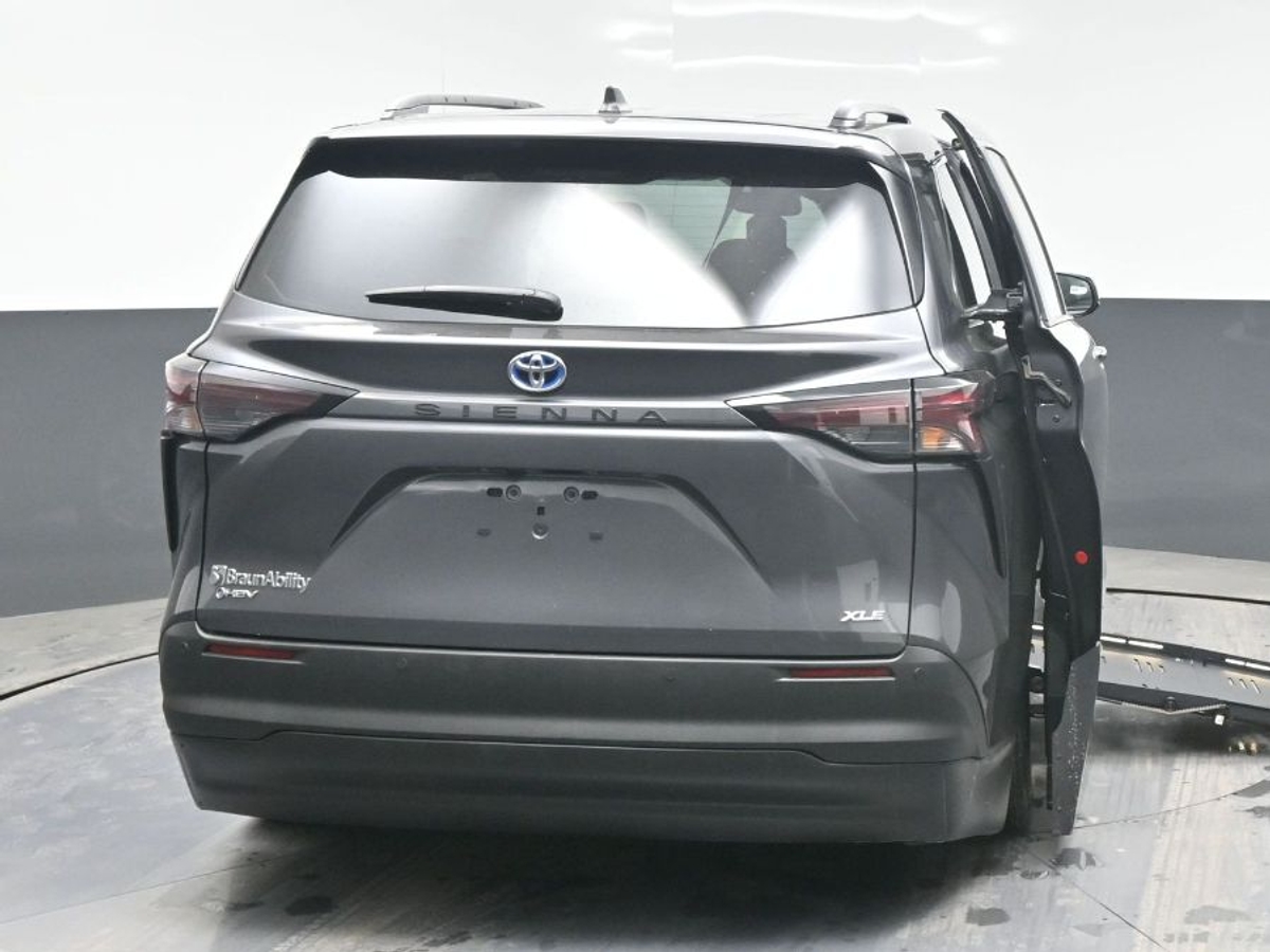 2025 TOYOTA SIENNA - Image 6