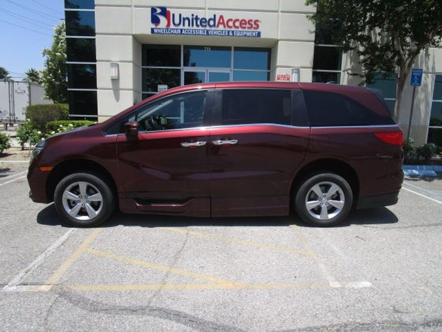 Used 2018 Honda Odyssey EX-L - BraunAbility Side Entry Entry In Floor Automatic Ramp