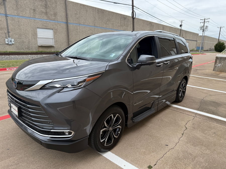 New 2025 Toyota Sienna Hybrid Platinum AWD - VMI Side Entry Entry In Floor Automatic Ramp