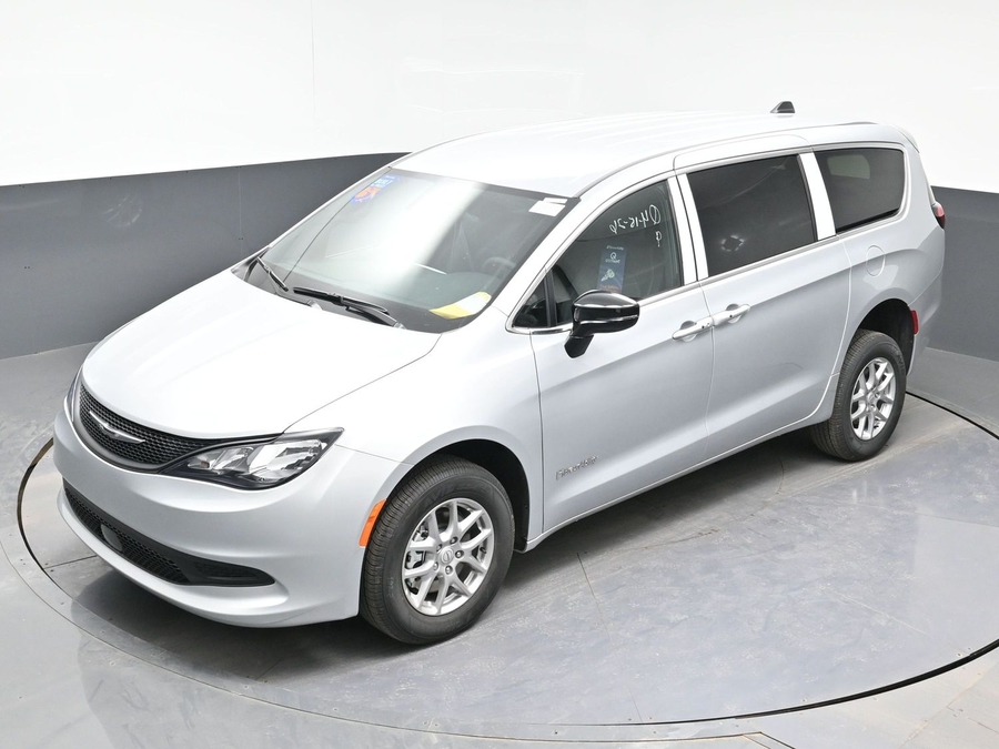 Silver Chrysler Voyager image number 9