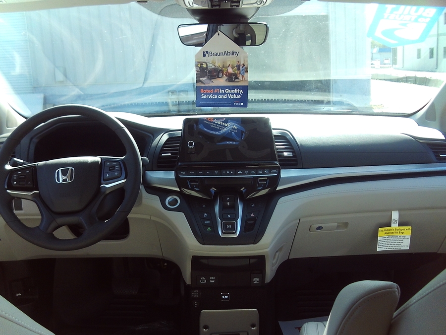 Grey Honda Odyssey image number 9