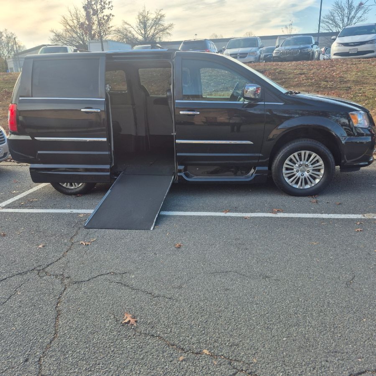 2015 Chrysler Town & Country Limited Platinum's photo