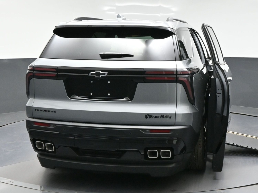 New 2026 Chevrolet Traverse 1LT Midnight - BraunAbility Side Entry In Floor Automatic Ramp