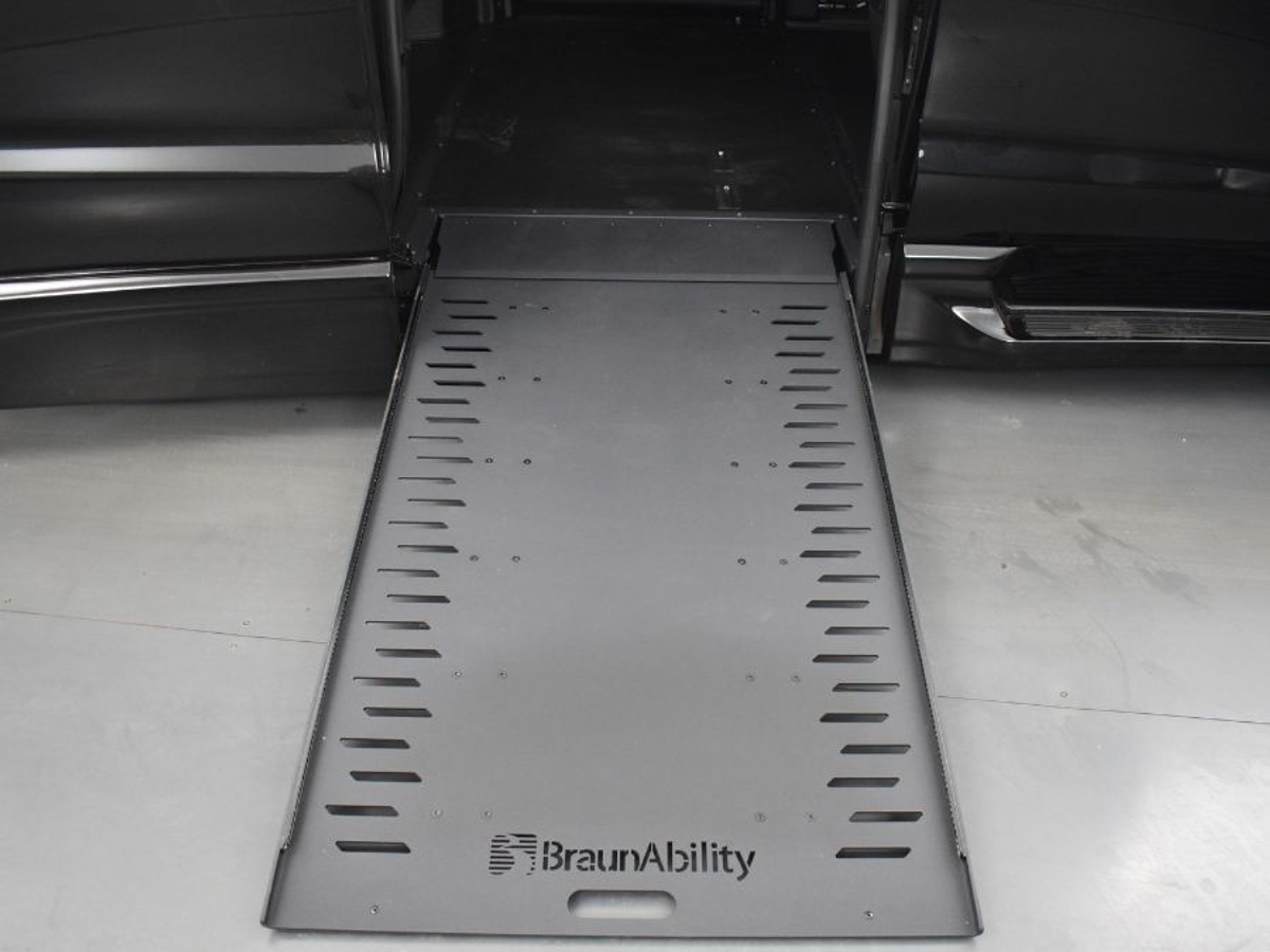 Black Chrysler Pacifica image number 10