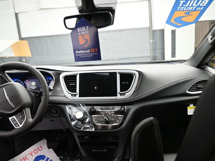 Blue Chrysler Pacifica image number 12