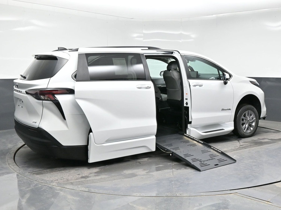 New 2026 Toyota Sienna Hybrid XLE Add - BraunAbility Side Entry Entry Fold Out Automatic Ramp