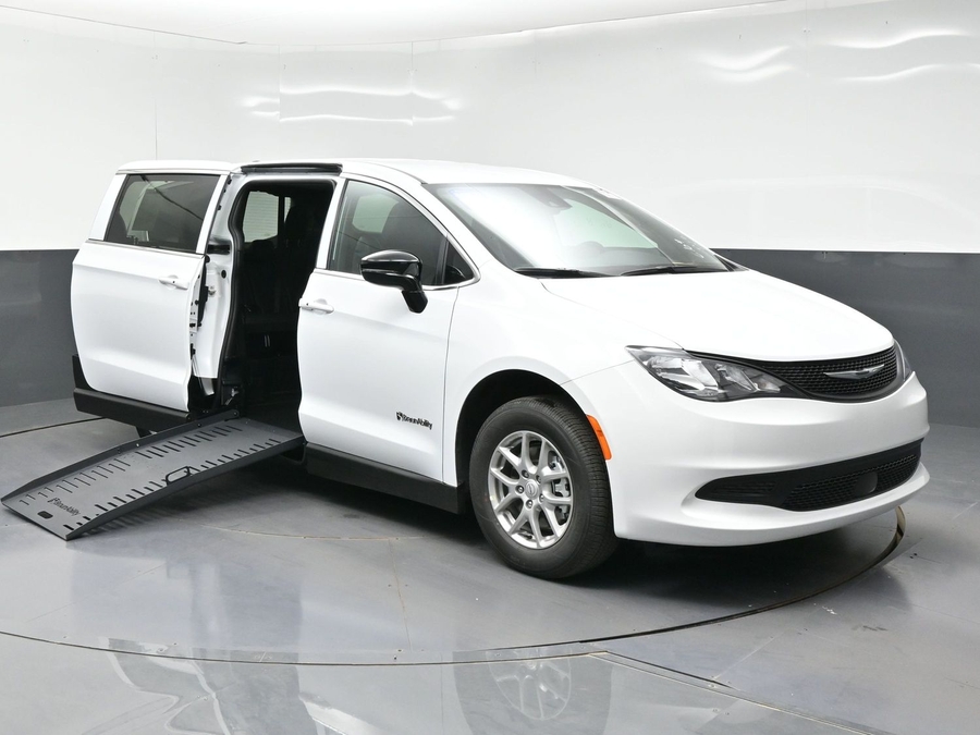 New 2026 Chrysler Voyager LX - BraunAbility Side Entry Fold Out Manual Ramp