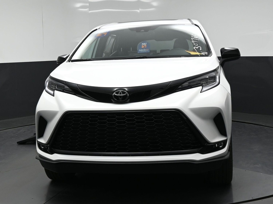 New 2026 Toyota Sienna Hybrid XSE Sport - BraunAbility Side Entry Fold Out Automatic Ramp