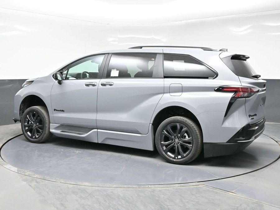 New 2026 Toyota Sienna Hybrid XSE Sport - BraunAbility Side Entry In Floor Automatic Ramp