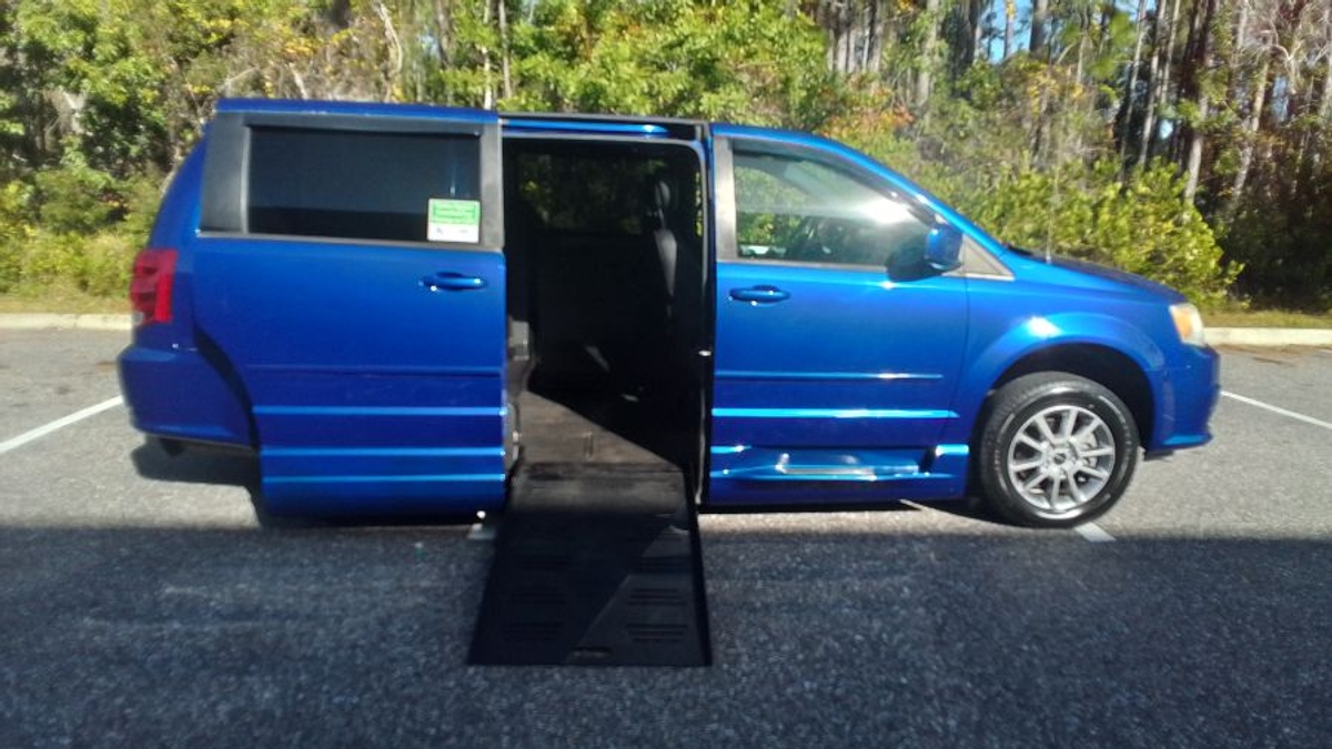 2013 Dodge Grand Caravan R/T's photo
