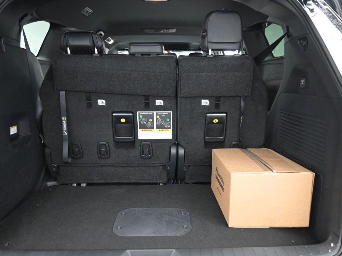 Black Toyota Sienna image number 13