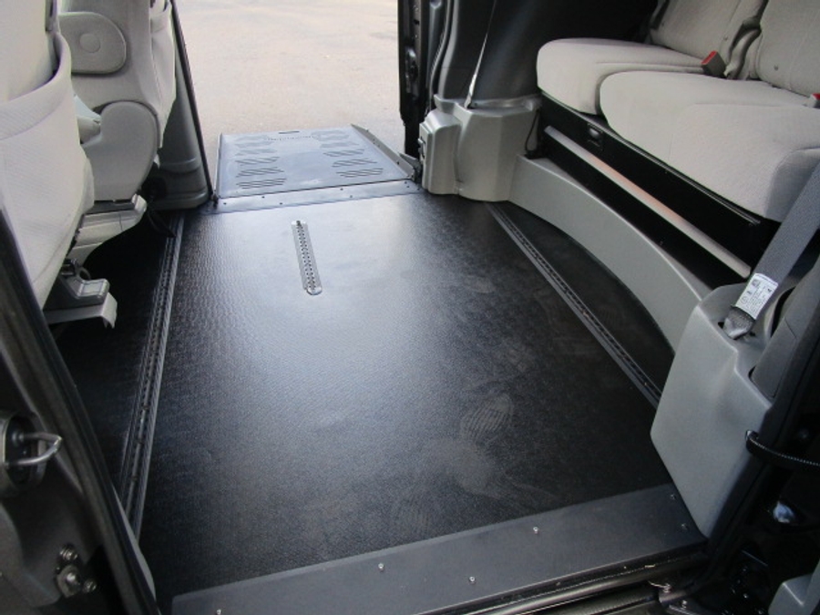Used 2020 Toyota Sienna LE - BraunAbility Side Entry Entry Fold Out Automatic Ramp