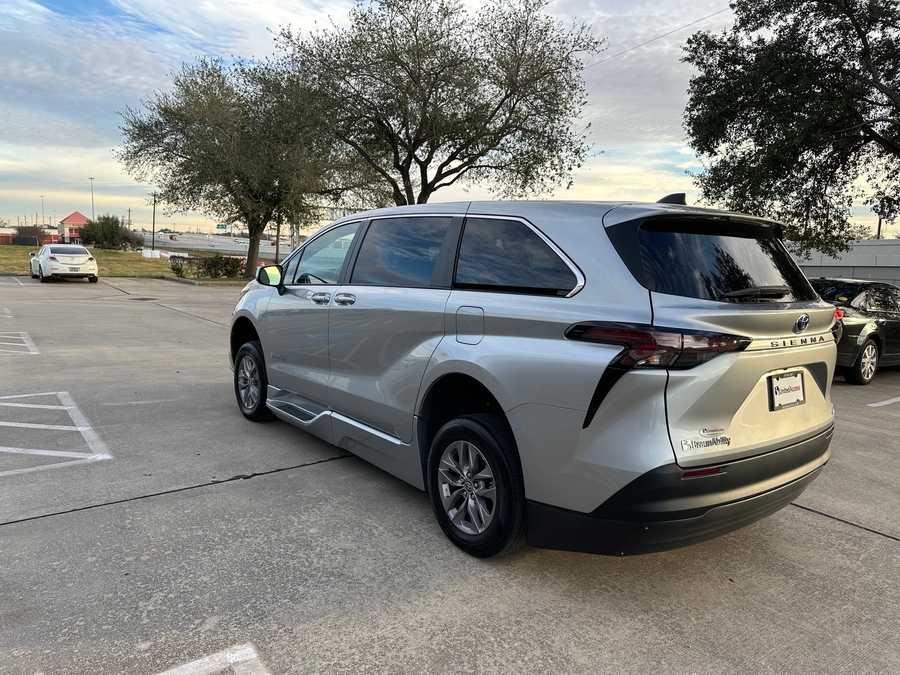 Used 2024 Toyota Sienna Hybrid LE - BraunAbility Side Entry Entry Fold Out Automatic Ramp