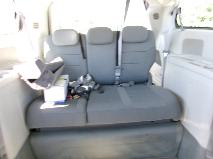 Black Chrysler Town and Country image number 23