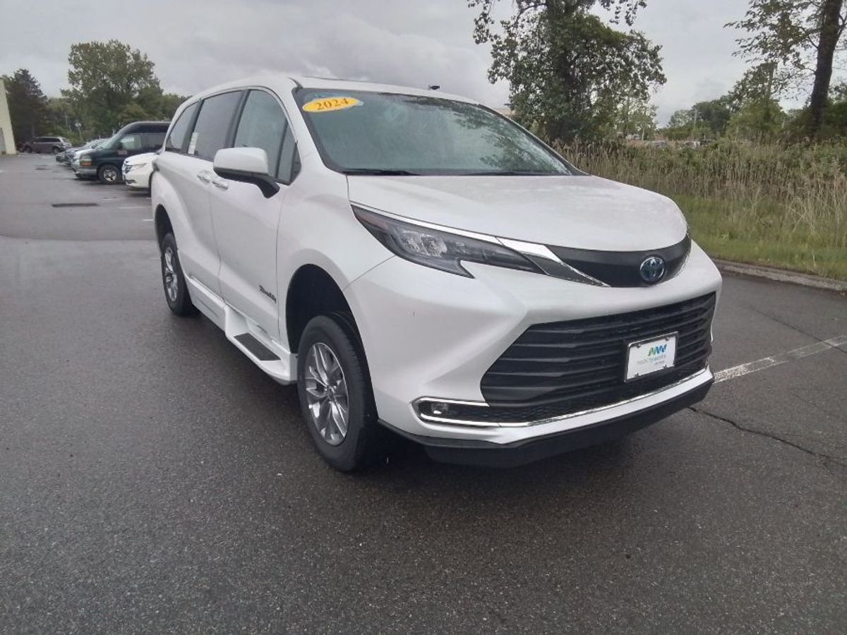 2024 TOYOTA SIENNA - Image 9