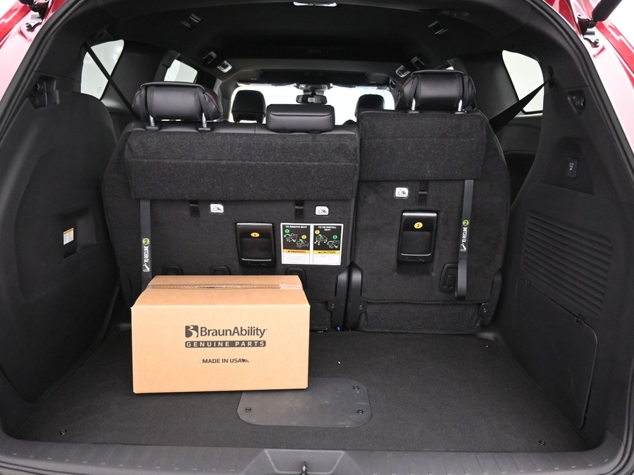 New 2025 Toyota Sienna Hybrid XSE Sport - BraunAbility Side Entry Entry Fold Out Automatic Ramp