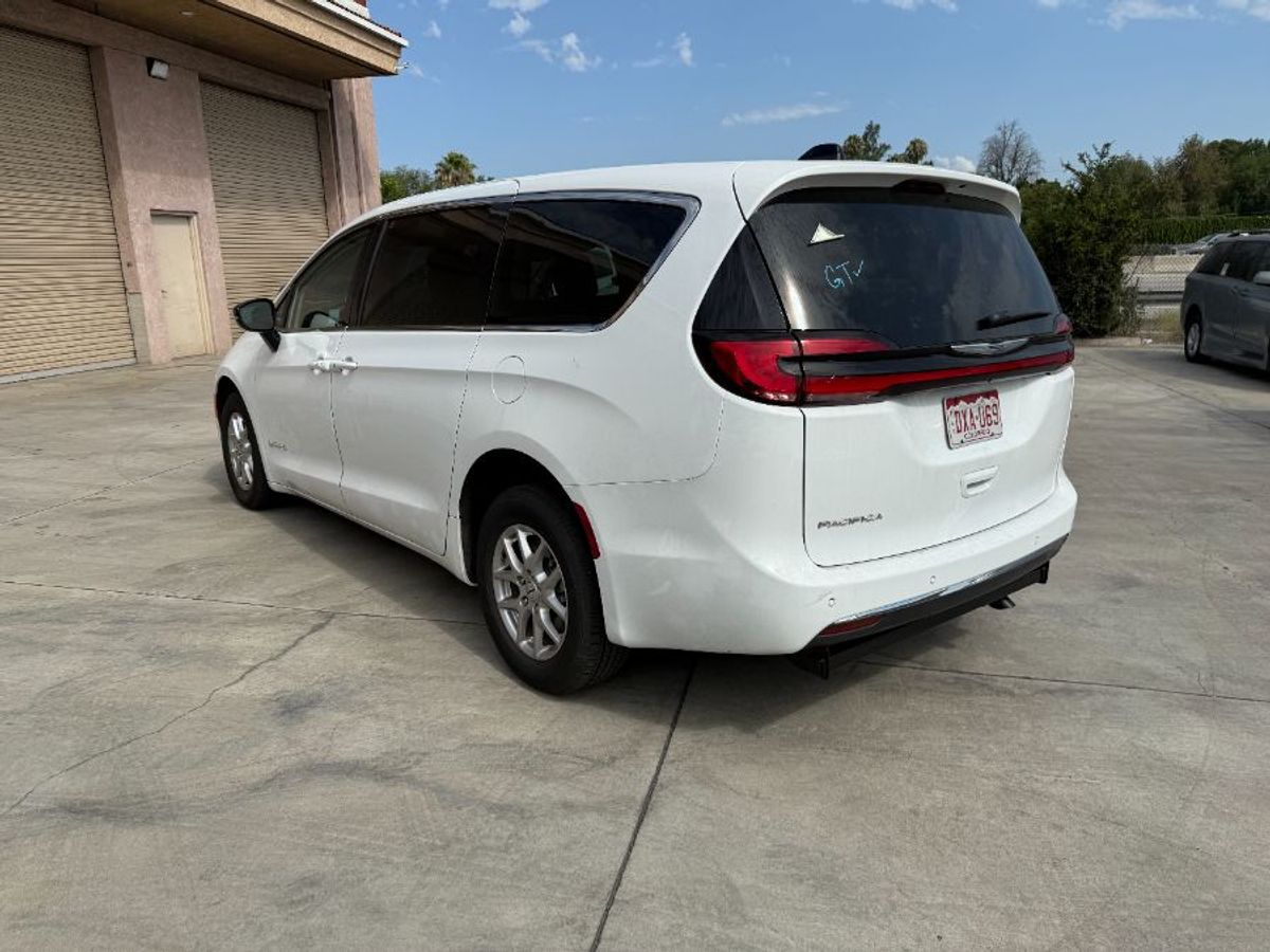2024 CHRYSLER PACIFICA - Image 10