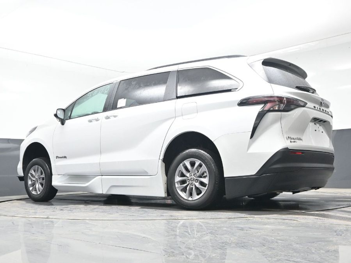 2025 TOYOTA SIENNA - Image 21