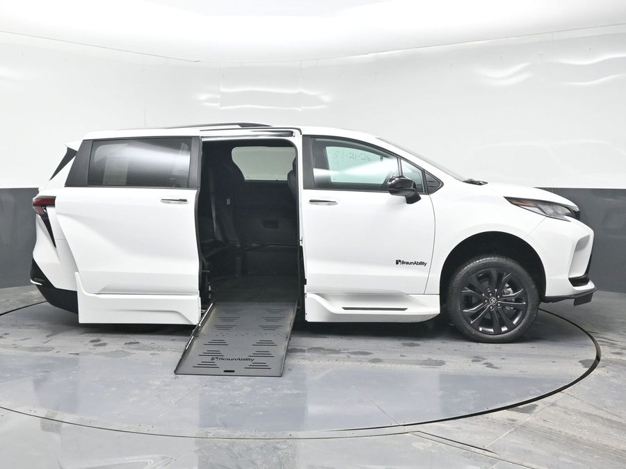 New 2025 Toyota Sienna Hybrid XSE Sport - BraunAbility Side Entry Entry Fold Out Automatic Ramp