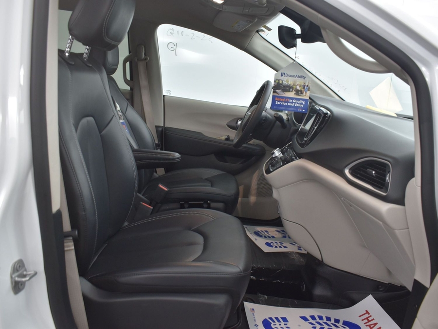 Used 2024 Chrysler Pacifica Touring L - BraunAbility Side Entry Entry Fold Out Automatic Ramp
