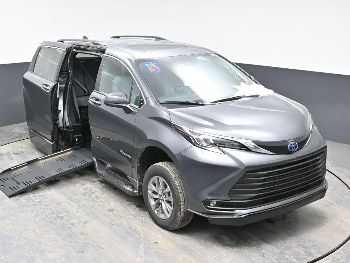 2025 TOYOTA SIENNA - Image 21