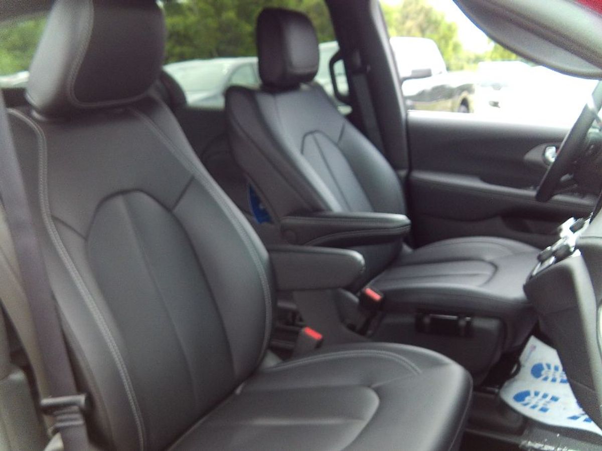 2025 CHRYSLER PACIFICA - Image 9