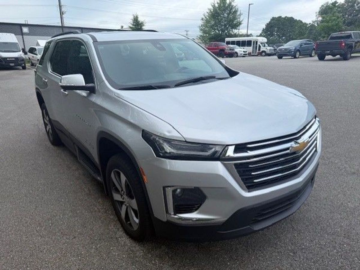 Silver Chevrolet Traverse image number 16