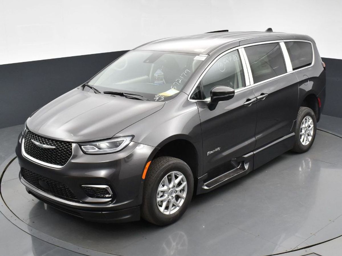 Grey Chrysler Pacifica image number 14