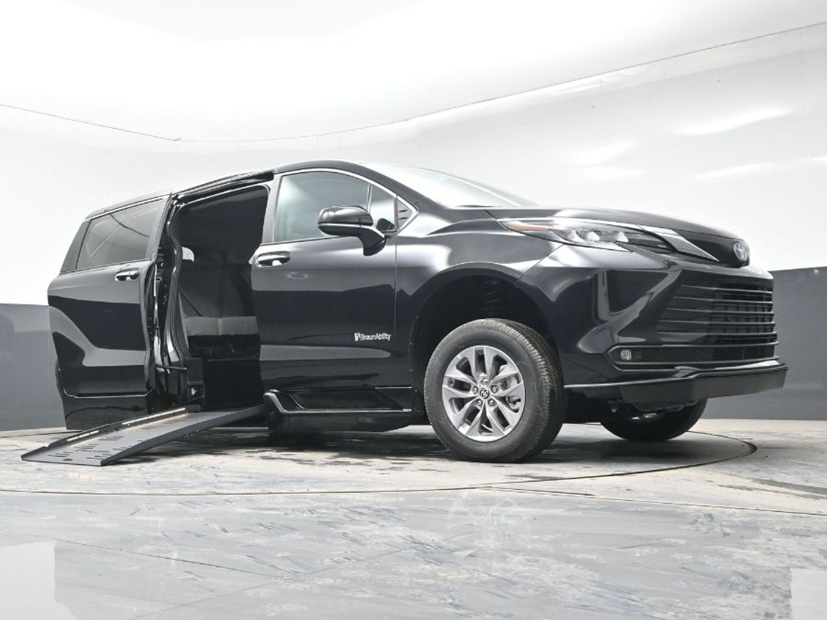 2025 TOYOTA SIENNA - Image 19